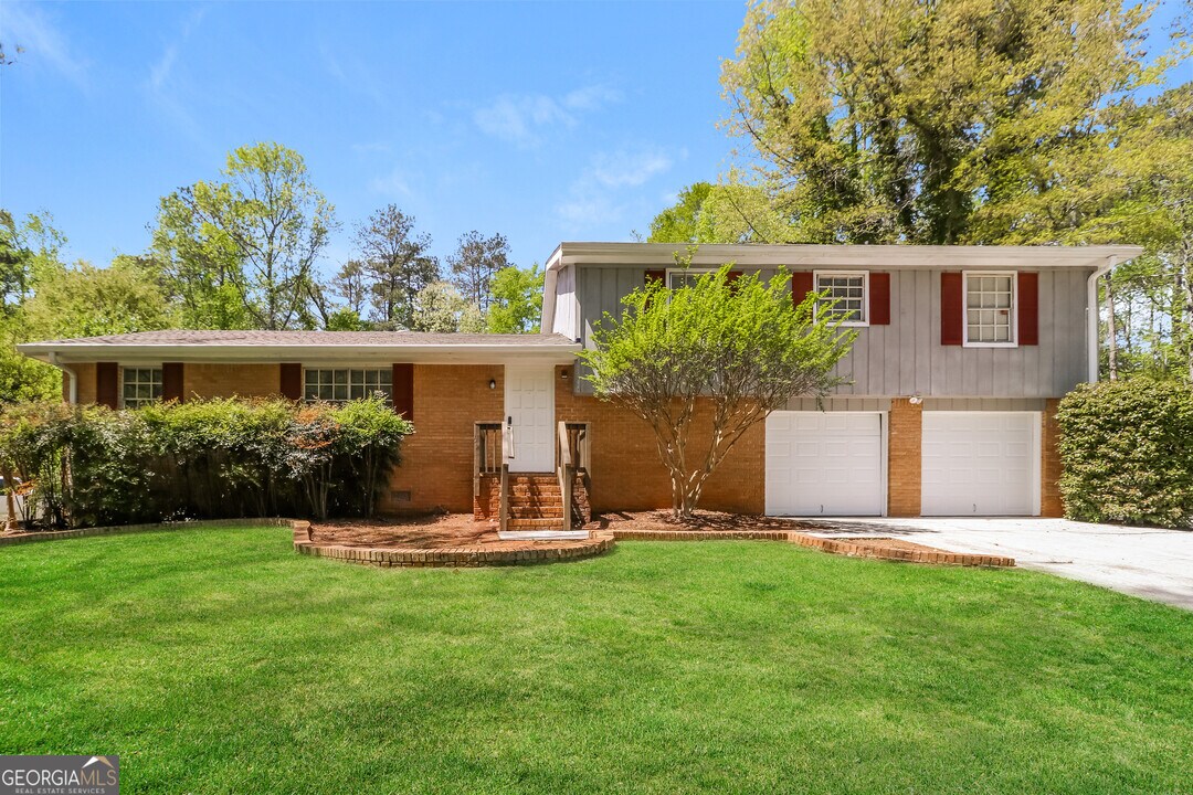 2255 Kings Forest Dr SE in Conyers, GA - Building Photo