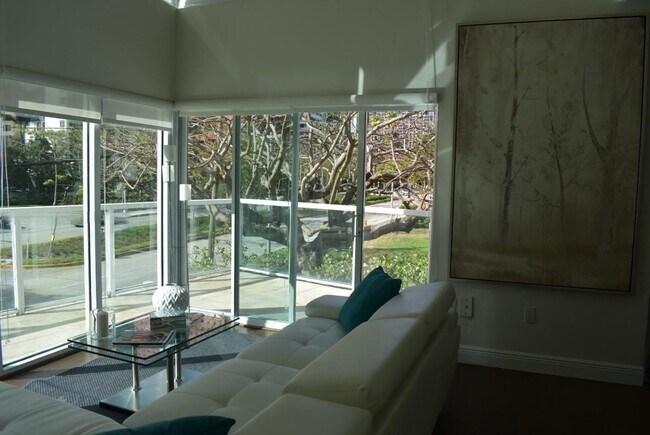 1528 Brickell Ave, Unit 101 in Miami, FL - Building Photo - Building Photo