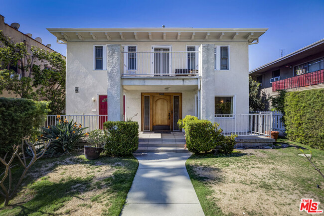 1749 N Kenmore Ave in Los Angeles, CA - Building Photo - Building Photo