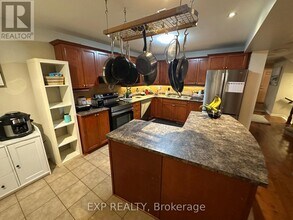 272 Claridge Dr in Ottawa, ON - Building Photo - Building Photo