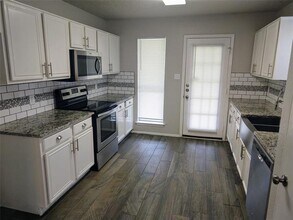 6104 Brookfall Dr in Arlington, TX - Building Photo - Building Photo