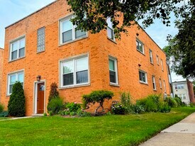 9003 Bronx Ave in Skokie, IL - Building Photo