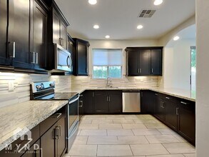 9430 S 34th Ln in Phoenix, AZ - Foto de edificio - Building Photo