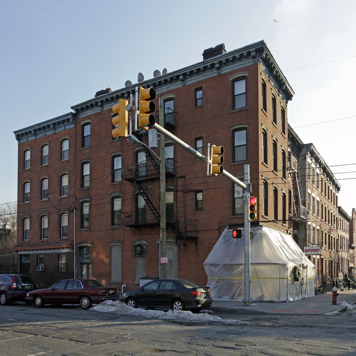 356 Varick St in Jersey City, NJ - Building Photo