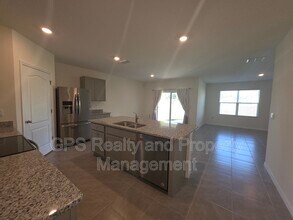 33409 Country House Dr in Sorrento, FL - Building Photo - Building Photo