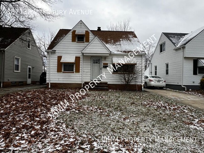 18713 Waterbury Ave in Maple Heights, OH - Building Photo - Building Photo