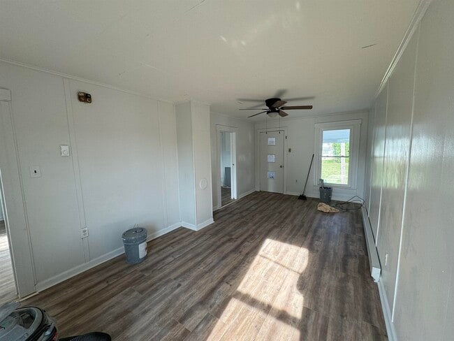 361 E Main St in Stanley, VA - Building Photo - Building Photo