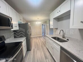 6817 Camelot Rd in Jacksonville, FL - Foto de edificio - Building Photo