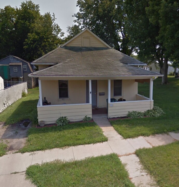 310 W Jefferson St in Knoxville, IA - Building Photo