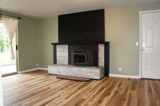 952 NE Netlam Ln in Oak Harbor, WA - Building Photo - Building Photo