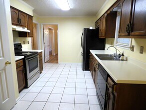 2244 Lake Hill Ct in Memphis, TN - Building Photo - Building Photo