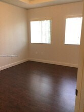 10740 NW 83rd St, Unit 6-11 in Doral, FL - Foto de edificio - Building Photo