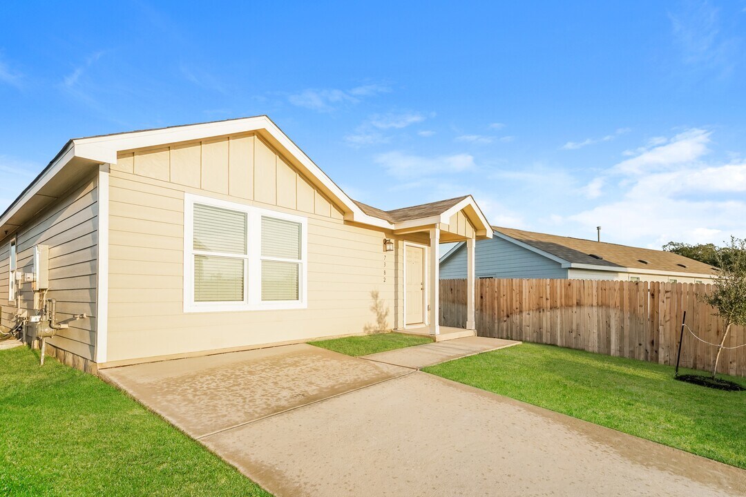 7382 Cultivator Way in San Antonio, TX - Building Photo