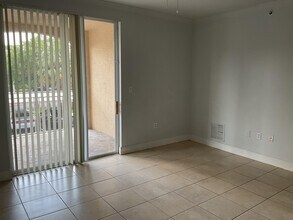 6510 Emerald Dunes Dr in Wellington, FL - Building Photo - Building Photo