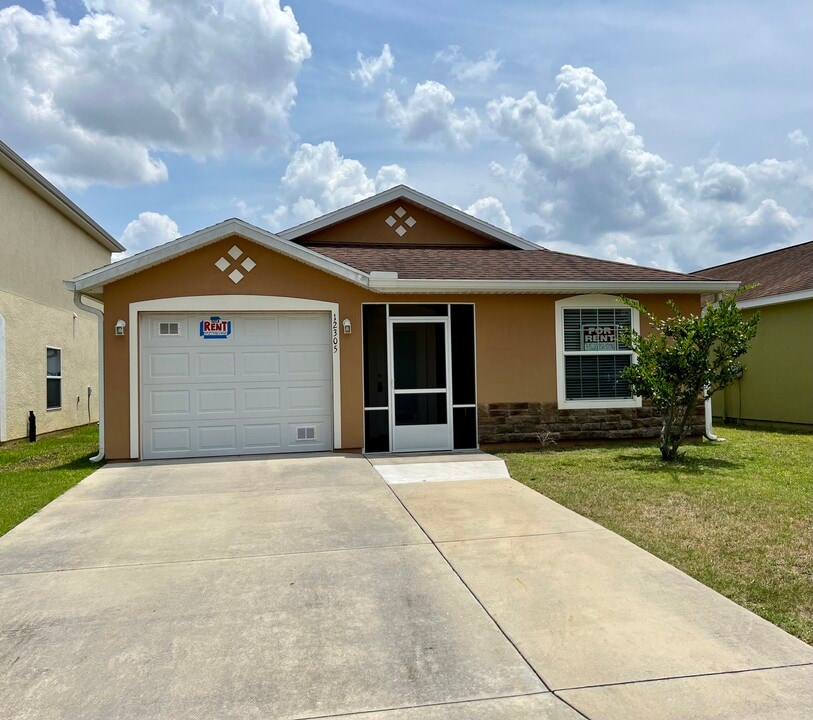 12305 NE 48th Loop in Oxford, FL - Building Photo