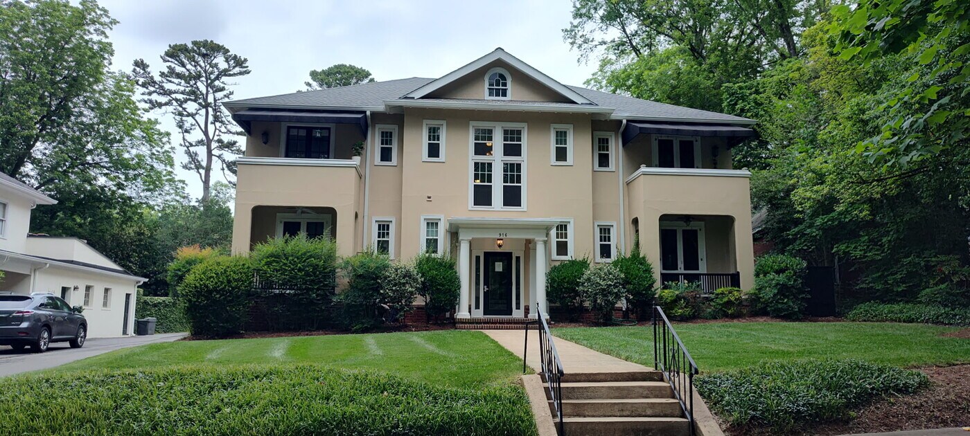 916 Bromley Rd, Unit 3 in Charlotte, NC - Building Photo