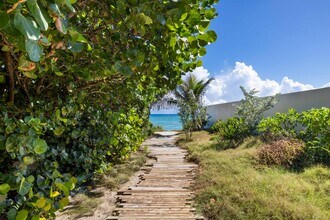 1048 S Ocean Blvd in Palm Beach, FL - Building Photo - Building Photo