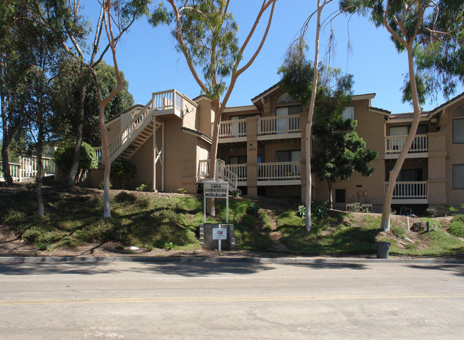 Casa Comanche in La Mesa, CA - Building Photo - Building Photo