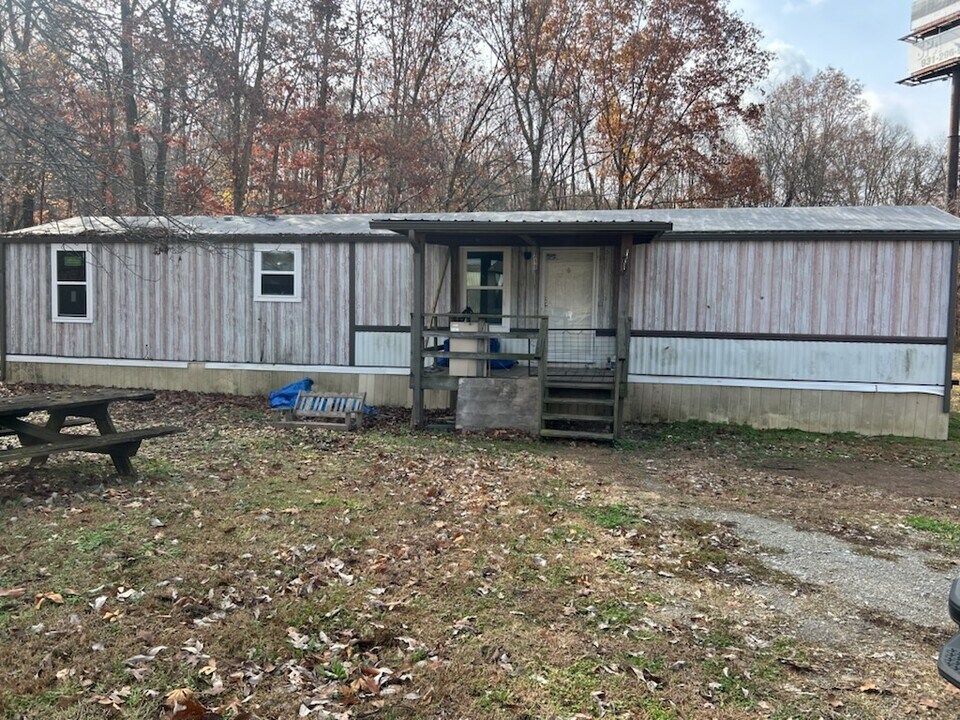 719 Barren Hollow Rd in Hurricane Mills, TN - Building Photo