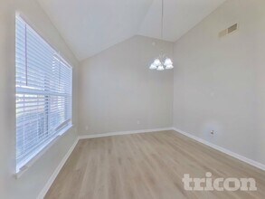 2368 Rambling Way in Lithonia, GA - Foto de edificio - Building Photo