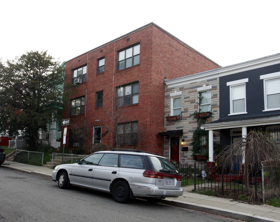 526 Newton Pl NW in Washington, DC - Building Photo