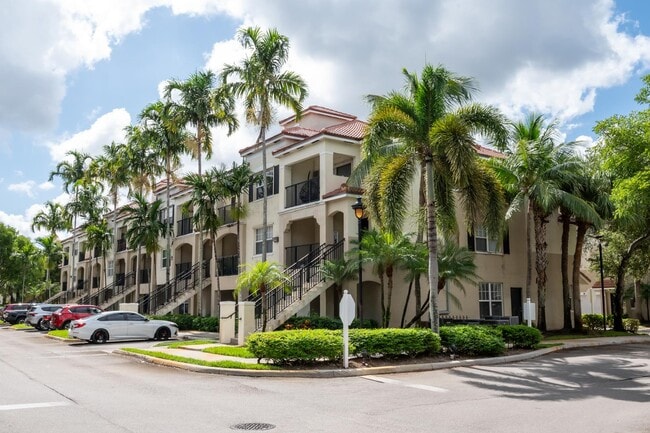 5820 W Sample Rd, Unit Poinciana 2-105