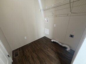 38127 Ducharme Dr in Clinton Township, MI - Building Photo - Building Photo