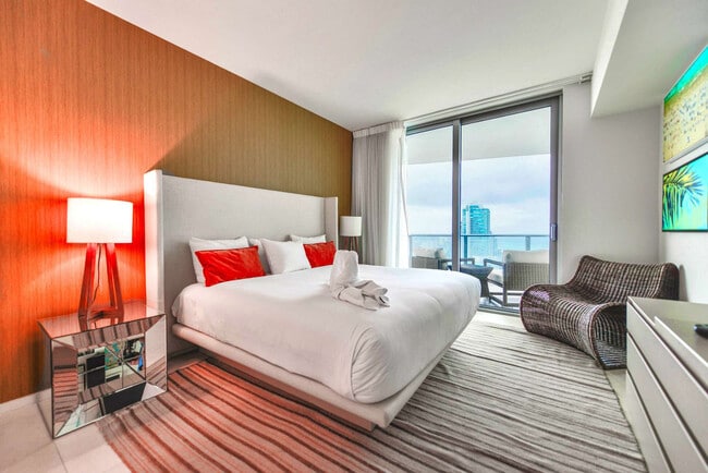 4111 S Ocean Dr in Hollywood, FL - Building Photo - Building Photo
