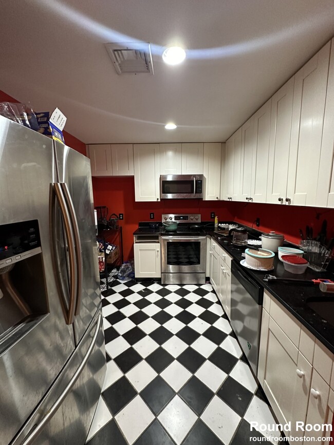 10 Weston Ave in Quincy, MA - Building Photo - Building Photo