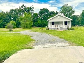 14039 Young Rd in Gonzales, LA - Building Photo