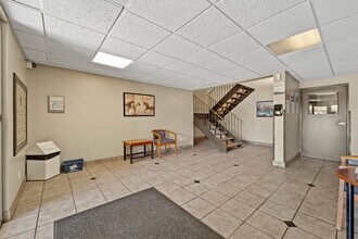 3262 Sandwich St. in Windsor, ON - Building Photo - Building Photo