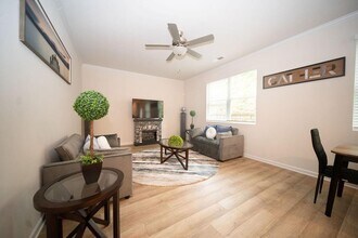 585 River Gdns Dr in Atlanta, GA - Building Photo - Building Photo