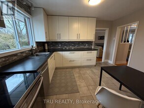 7 Roundhay Dr in Ottawa, ON - Building Photo - Building Photo