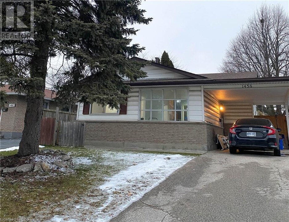 1458 Queen's Blvd in Kitchener, ON - Building Photo