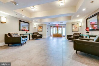 545 E Braddock Rd in Alexandria, VA - Foto de edificio - Building Photo