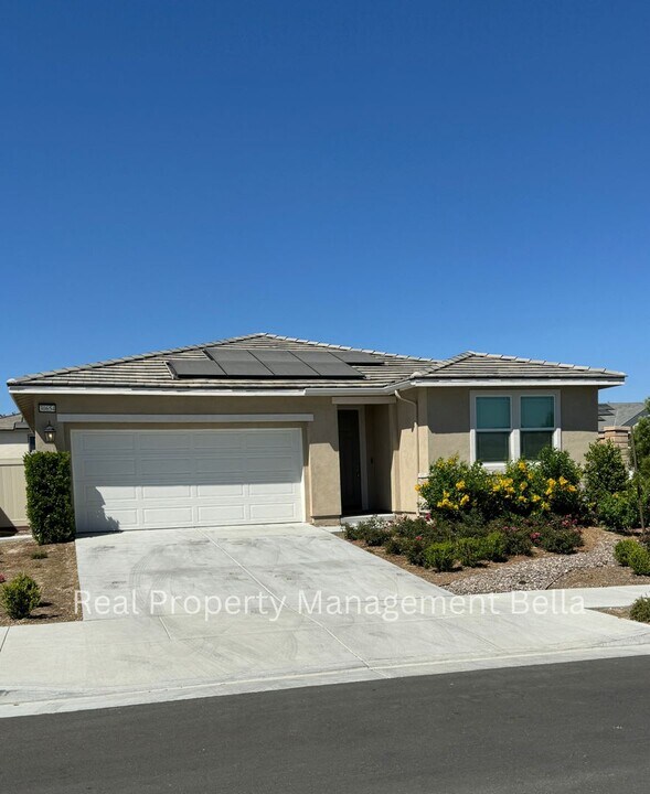 30654 Rodriquez Lp in Menifee, CA - Building Photo