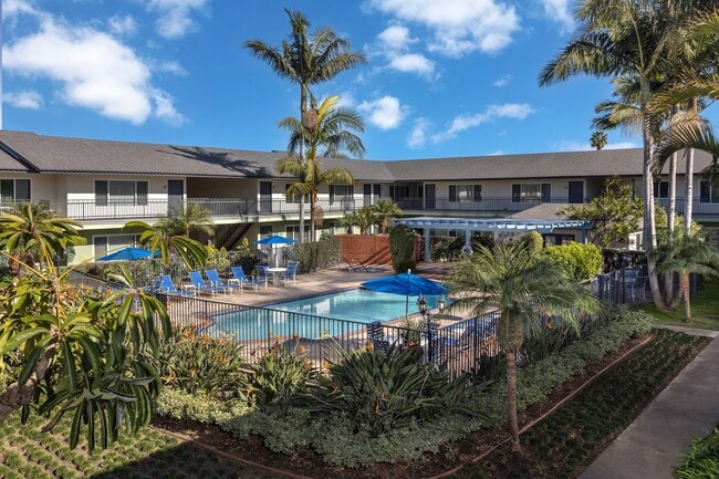 Monticello Apartments in Huntington Beach, CA - Building Photo - Building Photo