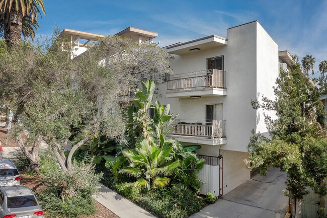 930 Westbourne Dr in West Hollywood, CA - Building Photo - Building Photo