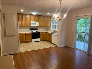 2106 Shadyside Rd-Unit -Unit E in St. Albans, WV - Building Photo - Building Photo