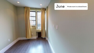 Private bedroom in 3 bed/2 bath Home in New York, NY - Building Photo - Building Photo