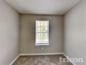 1170 Augusta Woods Dr in Douglasville, GA - Foto de edificio - Building Photo