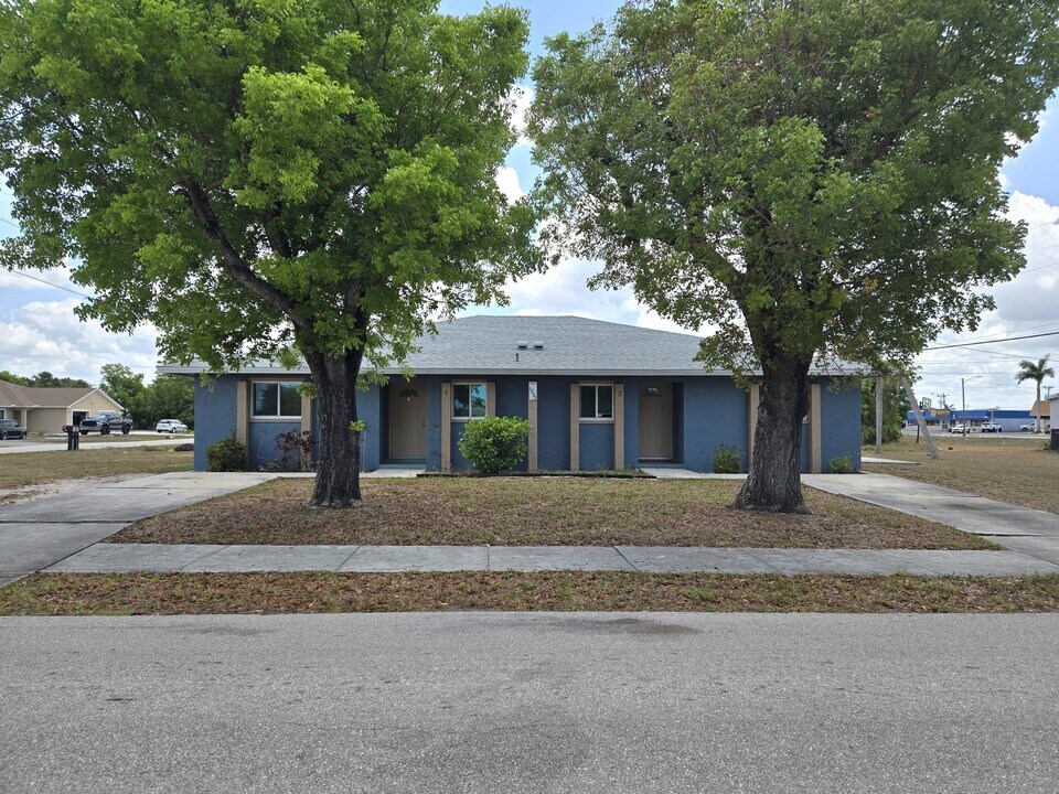1202 SE 8th Terrace in Cape Coral, FL - Building Photo