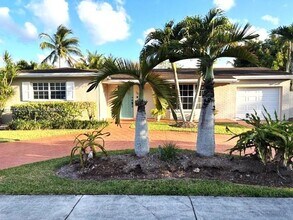 10320 SW 109th St in Miami, FL - Building Photo - Building Photo