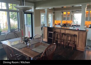 270 Olympic Dr SE in Bainbridge Island, WA - Building Photo - Building Photo