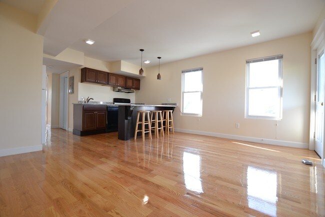 21 Weitz St, Unit 1x in Boston, MA - Building Photo - Building Photo