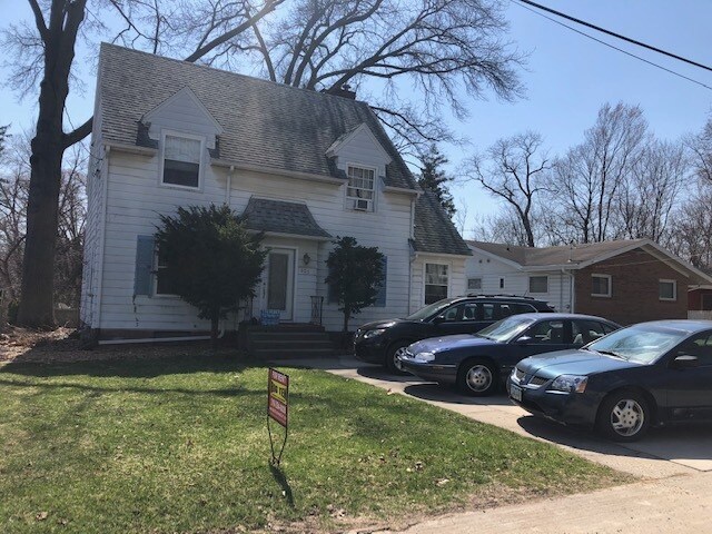 605 Brookland Park Dr in Iowa City, IA - Foto de edificio