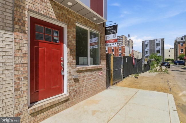 property at 1511 W Flora St