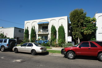 4411 Ventura Canyon Ave in Sherman Oaks, CA - Building Photo - Building Photo