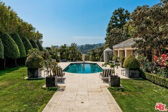 211 S Rockingham Ave in Los Angeles, CA - Building Photo - Building Photo