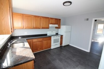 348 Strotz Rd in Asbury, NJ - Building Photo - Building Photo
